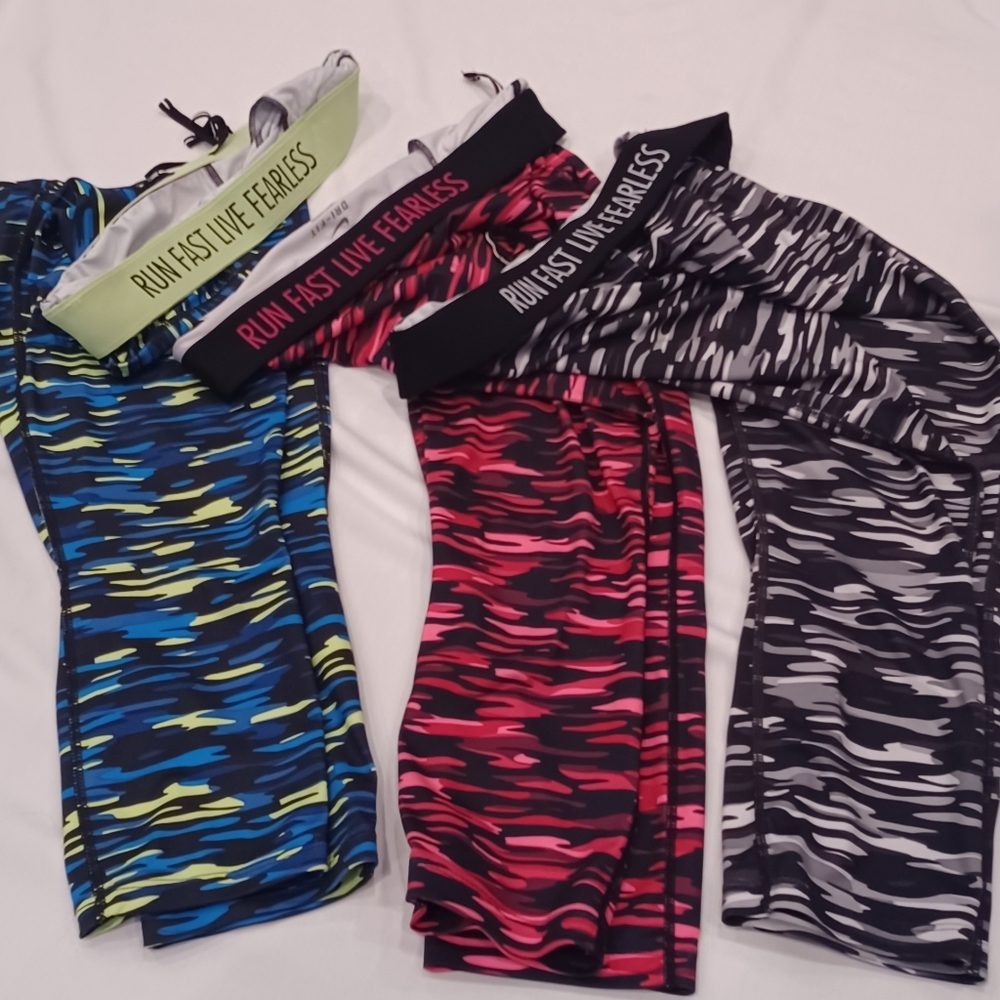 Preowned "Bundle" Nike athletic workout carpis size medium gently use condition